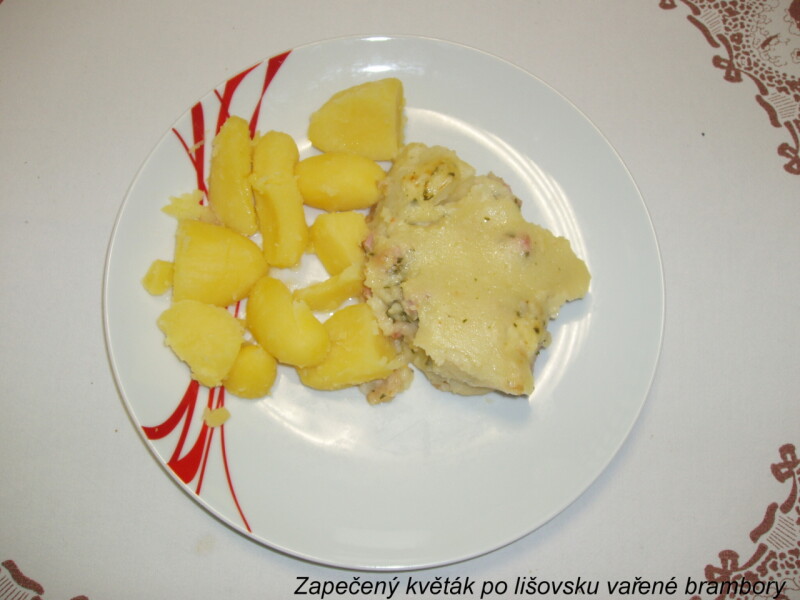 Zapečený květák po lišovsku vařené brambory